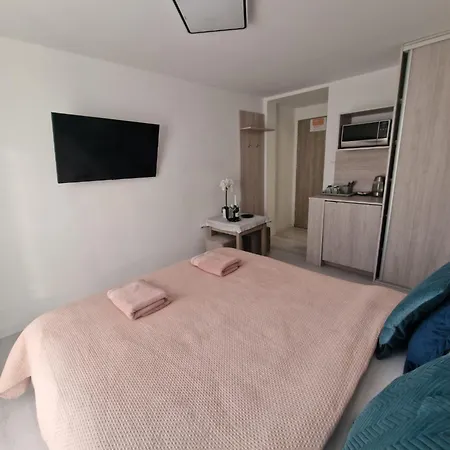 Apartment Angel *